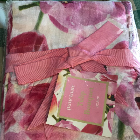 Punctuate Barnes & Noble Accessories - Tulip Bouquet Scarf New Sealed 32 X 80 Soft Fabric Punctuate Barnes & Noble Accessories - Tulip Bouquet Scarf New Sealed 32 X 80 Soft Fabric